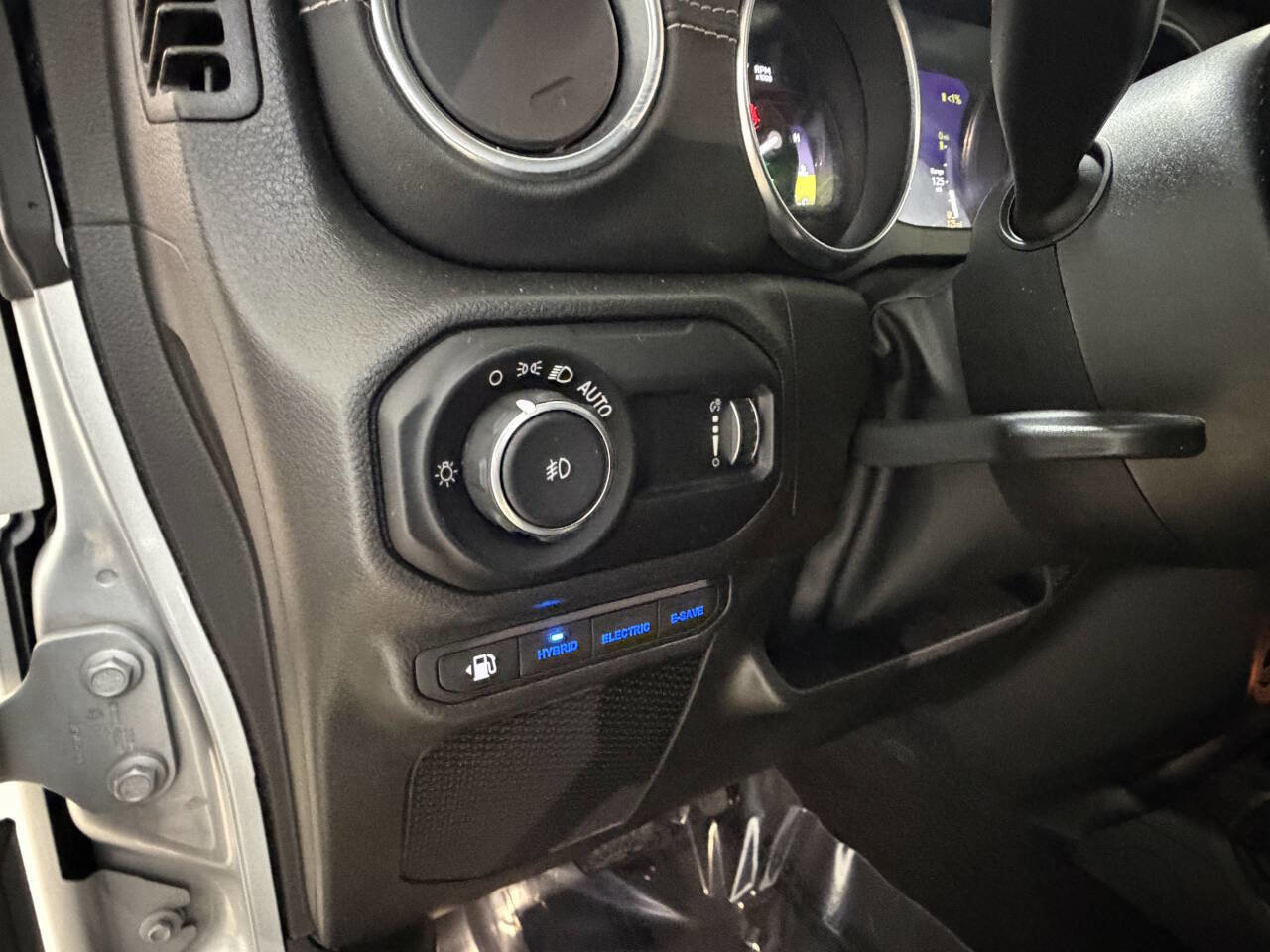 Used 2023 Jeep Wrangler Unlimited Sahara w/ Cold Weather Group image 32