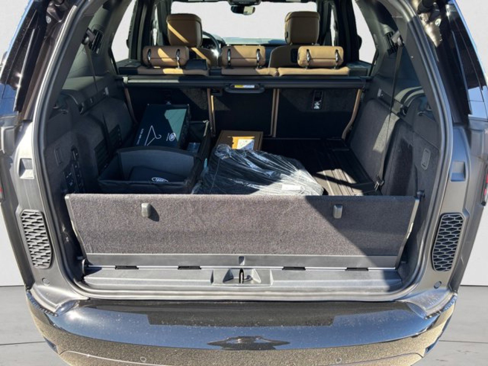 New 2025 Land Rover Discovery Dynamic SE image 19