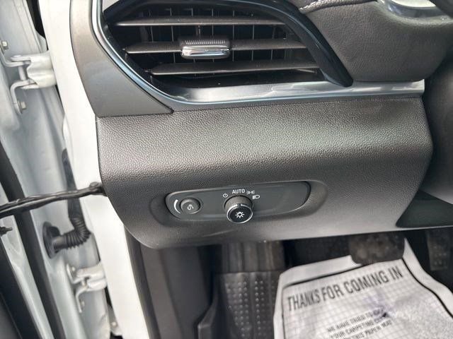 Used 2023 Chevrolet Traverse LT image 19