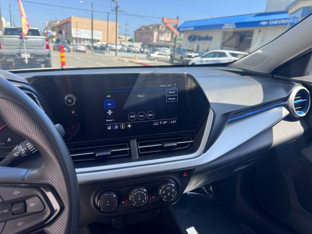Used 2024 Chevrolet Trax LS w/ LS Convenience Package FWD image 11