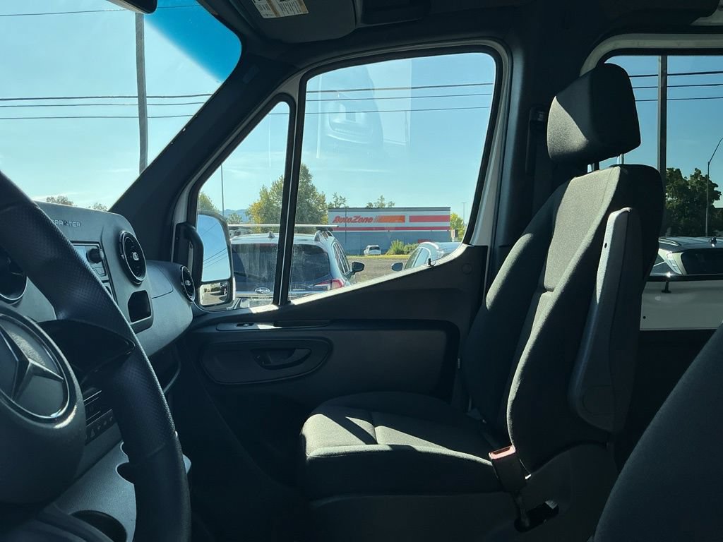 Used 2025 Mercedes-Benz Sprinter 2500 image 11