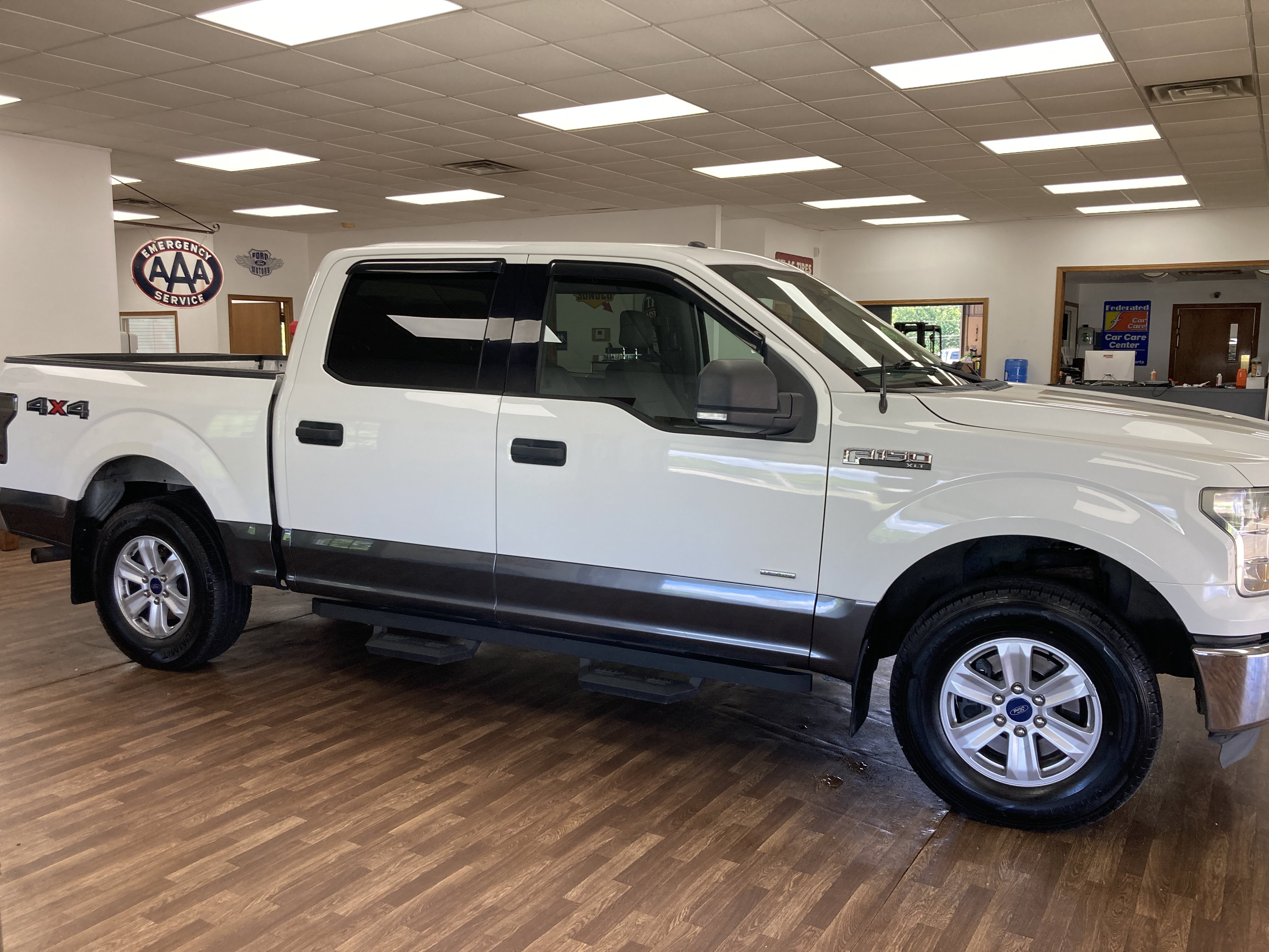 Used 2016 Ford F150 XLT w/ Equipment Group 301A Mid AWD/4WD image 5