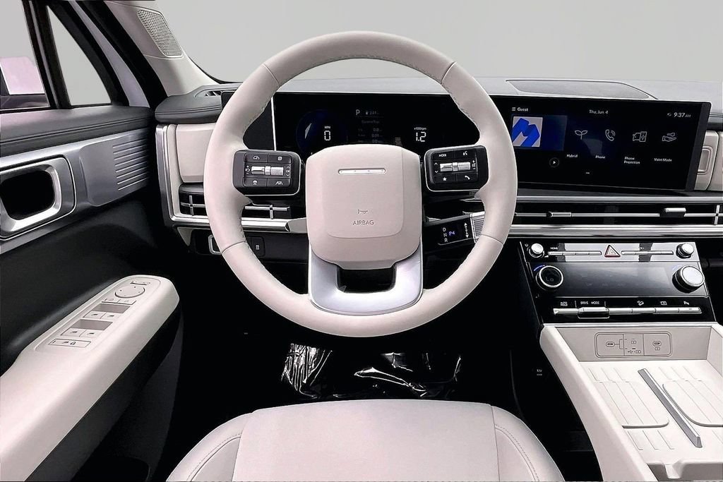Used 2026 Hyundai Santa Fe SE FWD image 5