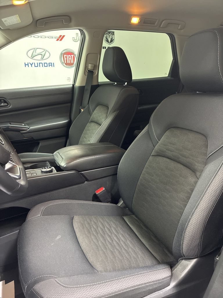 Used 2025 Nissan Pathfinder SV AWD/4WD image 10