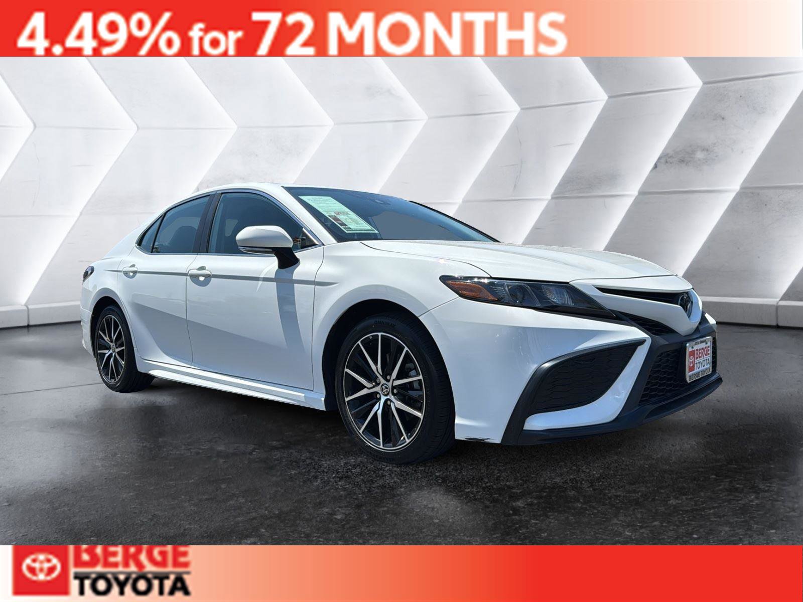 Used 2023 Toyota Camry SE image 1