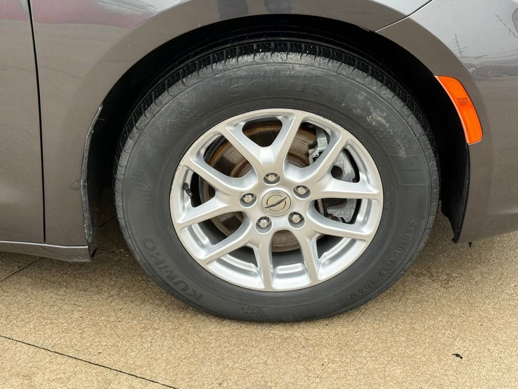 Used 2022 Chrysler Pacifica Touring-L image 9