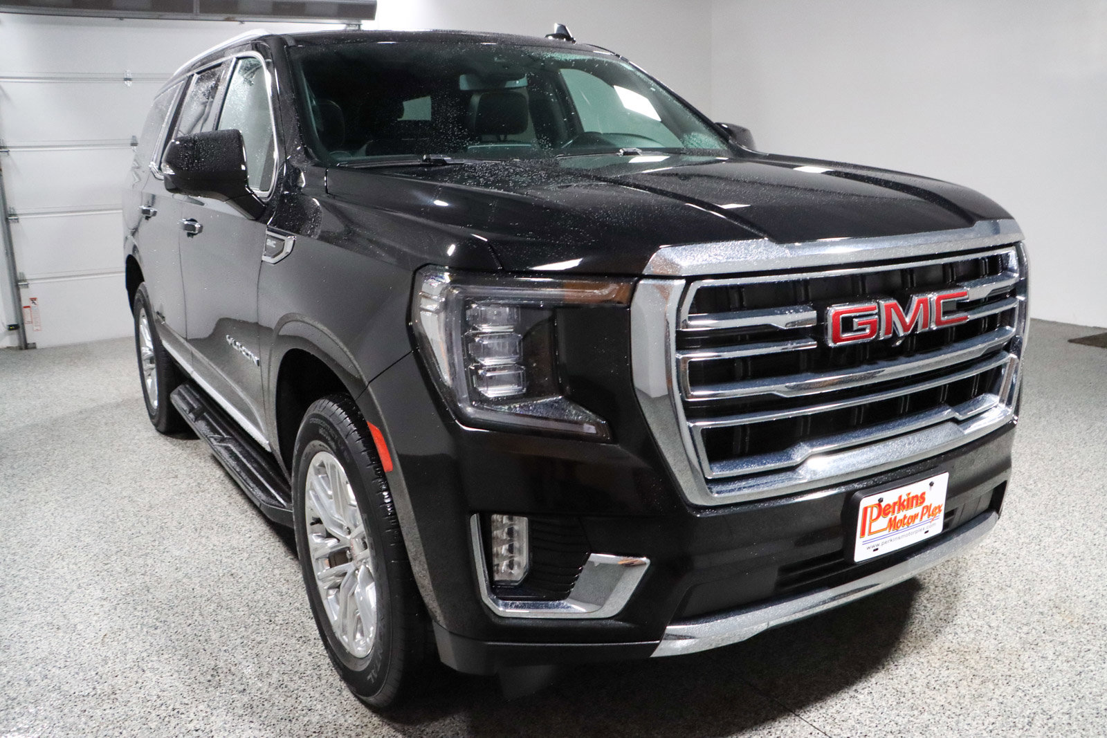 Used 2024 GMC Yukon SLT w/ SLT Premium Package AWD/4WD image 5