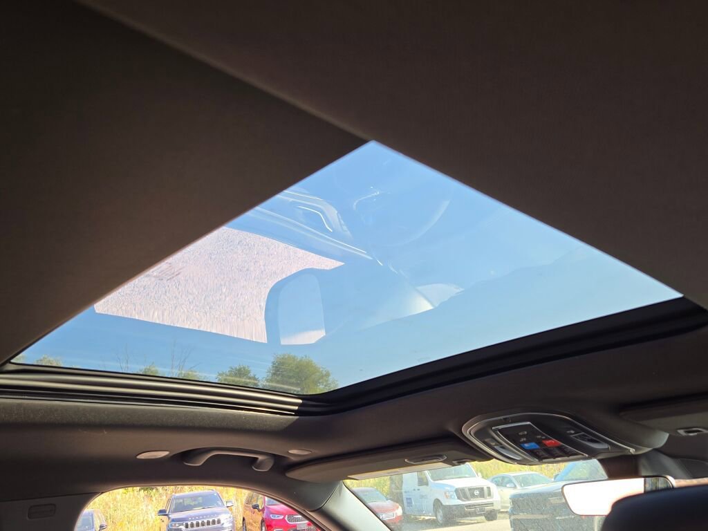 New 2025 Jeep Grand Cherokee L Limited w/ Luxury Tech Group II image 10