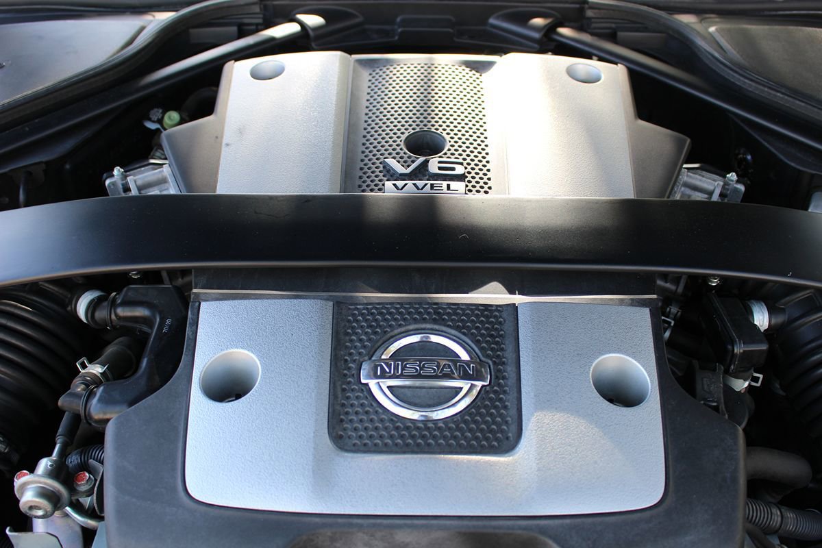 Used 2018 Nissan 370Z w/ Sport Package image 28