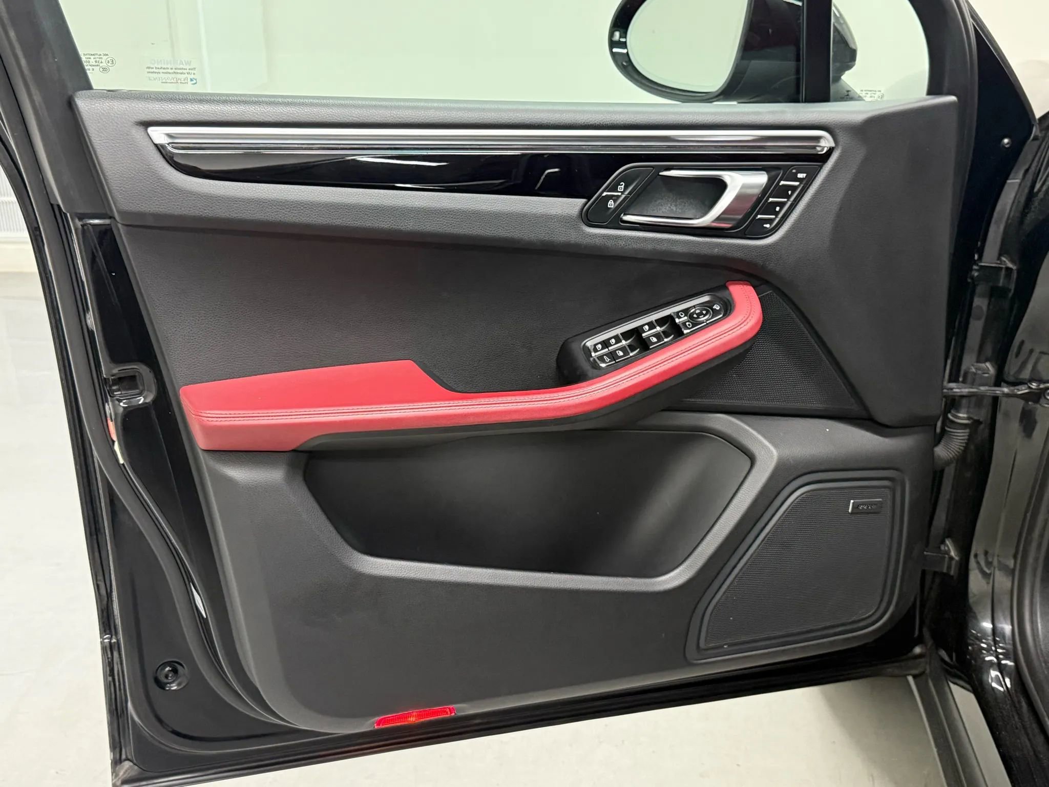 Used 2019 Porsche Macan Sport Edition image 17