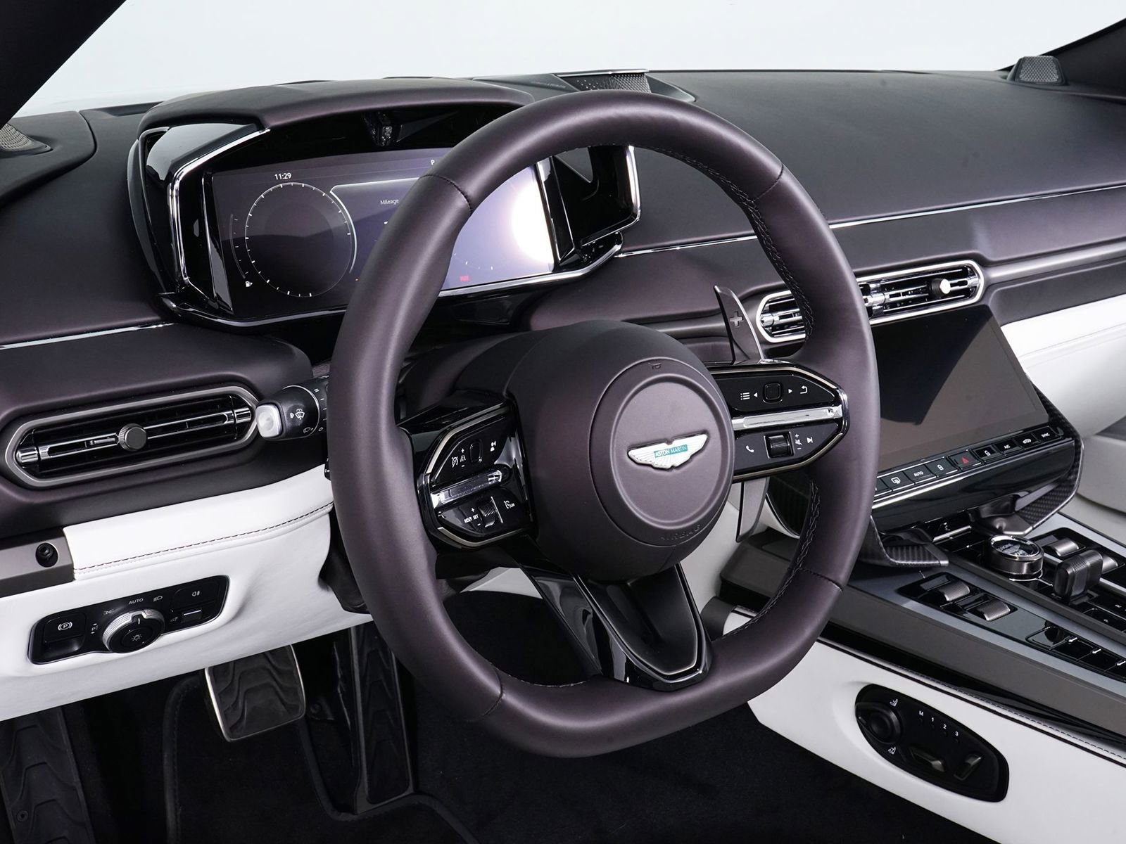 New 2026 Aston Martin Vanquish Convertible image 5