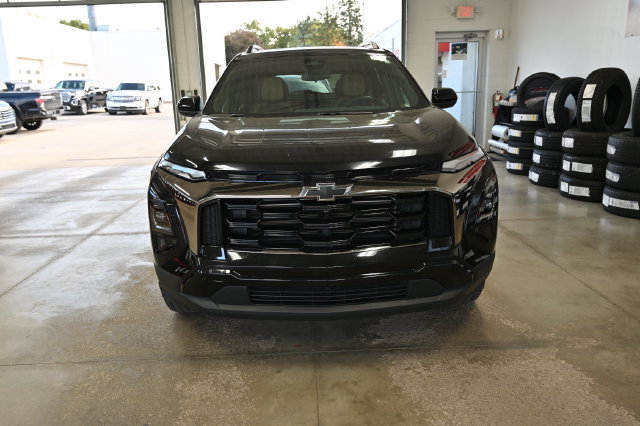 Used 2025 Chevrolet Equinox ACTIV w/ Safety and Technology Package AWD/4WD image 2