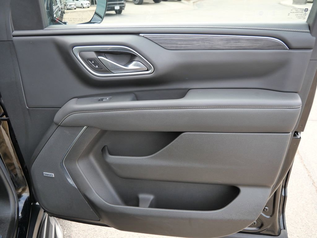 Used 2022 GMC Yukon XL SLT w/ SLT Premium Package image 17