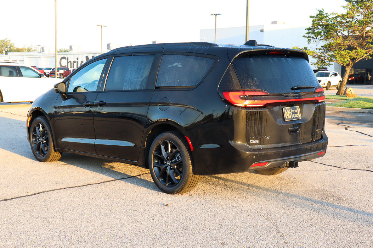 New 2026 Chrysler Pacifica Limited w/ S Appearance Package image 7