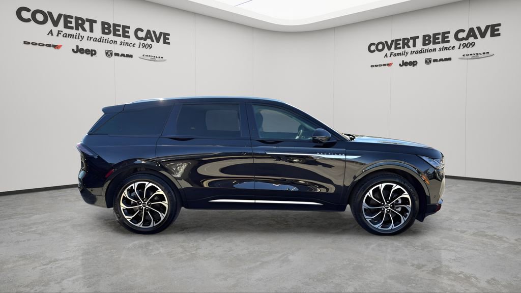 Used 2024 Lincoln Nautilus Reserve image 6