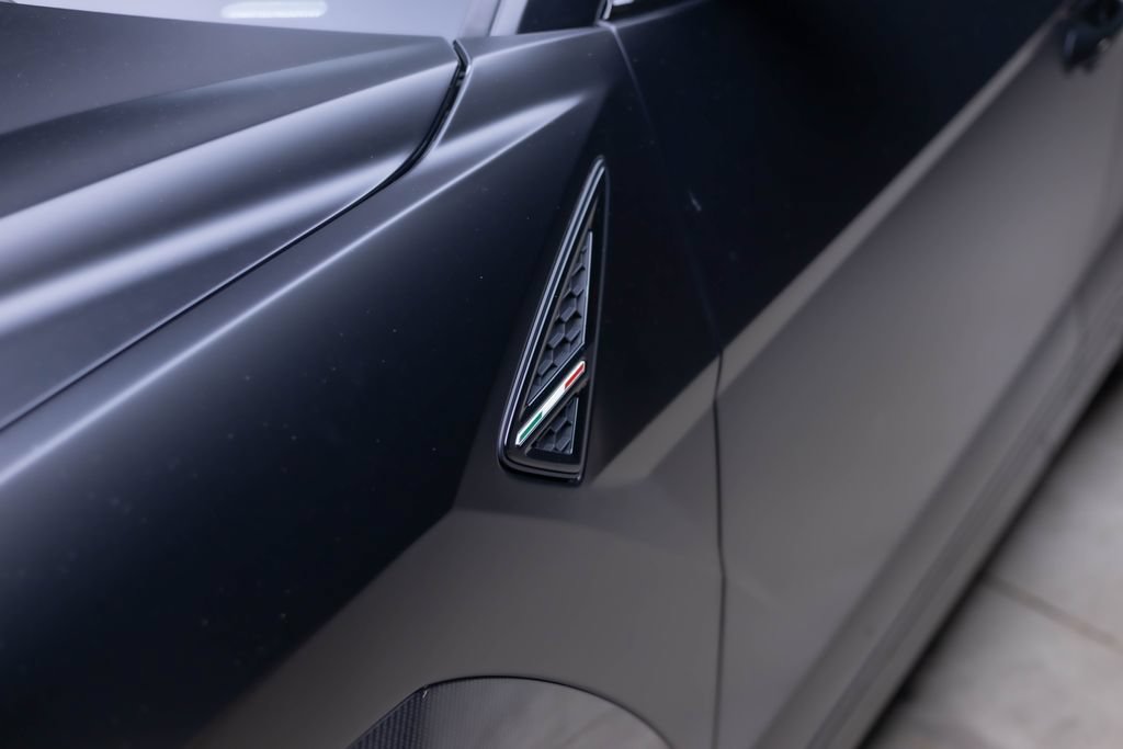 Used 2024 Lamborghini Urus Performante AWD/4WD image 3
