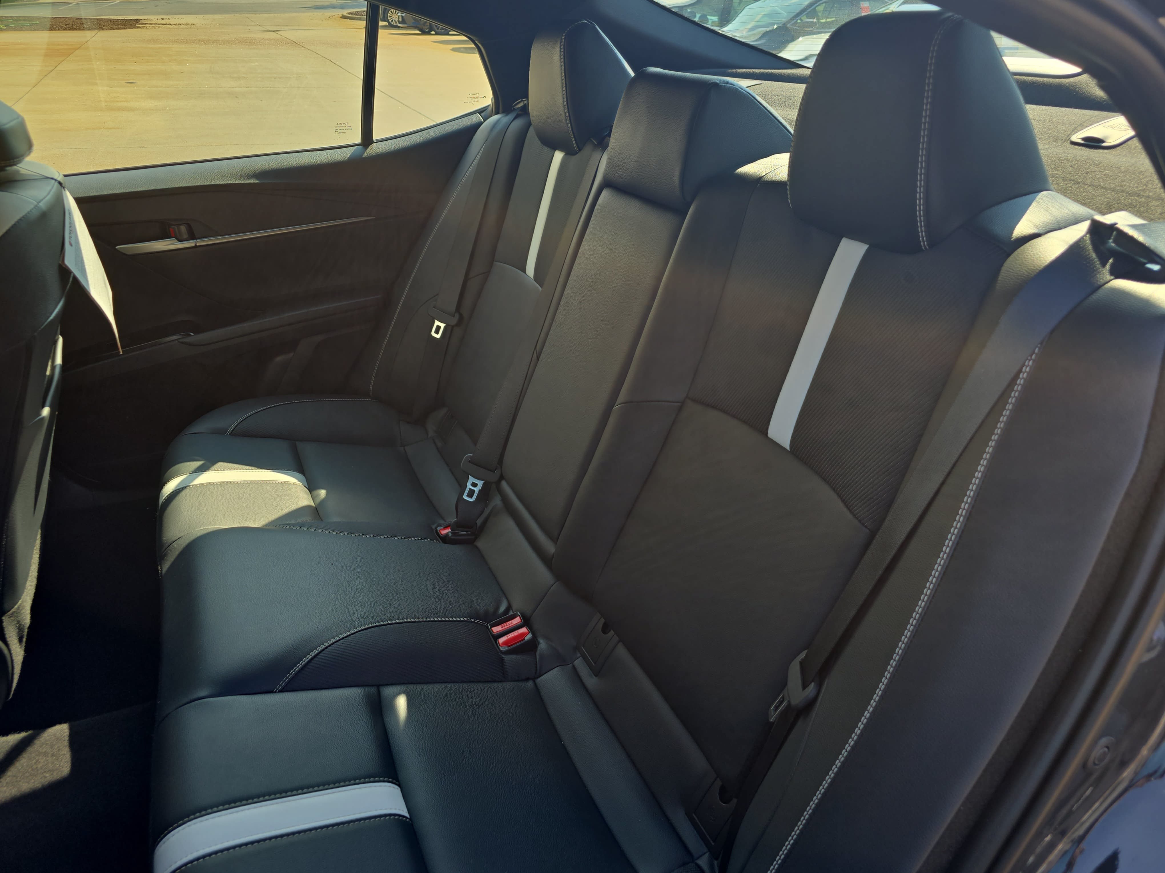 Used 2025 Toyota Camry SE w/ Convenience Package FWD image 14