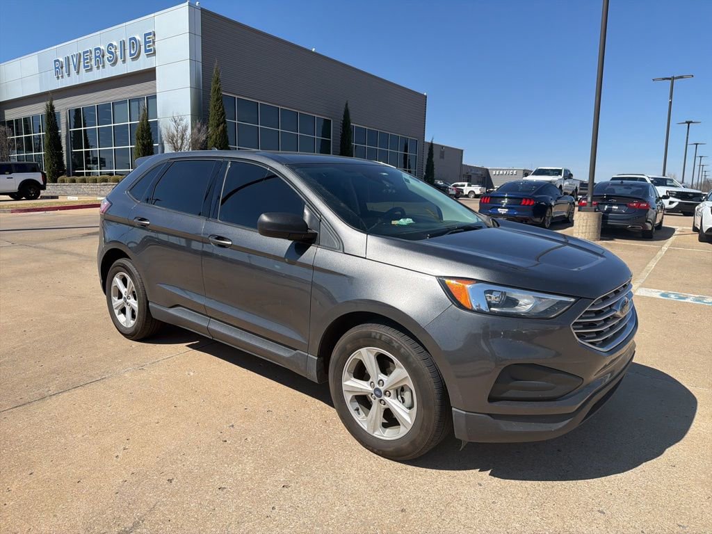 Used 2020 Ford Edge SE image 1
