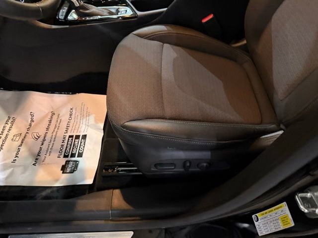 Used 2023 Buick Encore GX Select w/ Sport Touring Package image 11