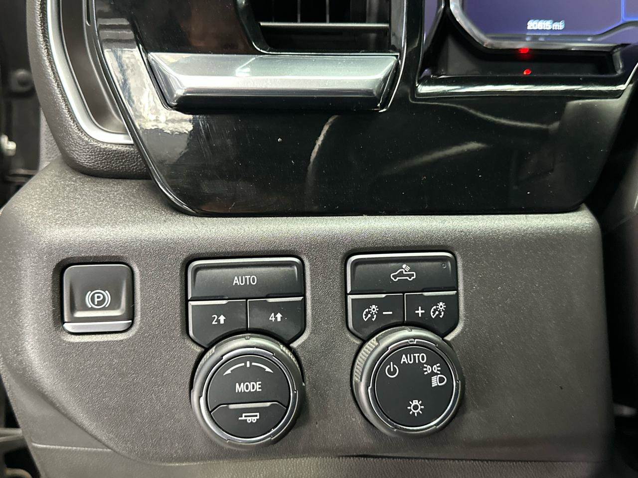 Used 2024 Chevrolet Silverado 1500 LT AWD/4WD image 20