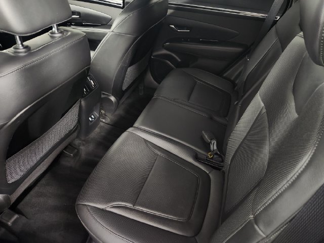Certified 2022 Hyundai Tucson Limited w/ Cargo Package AWD/4WD image 17