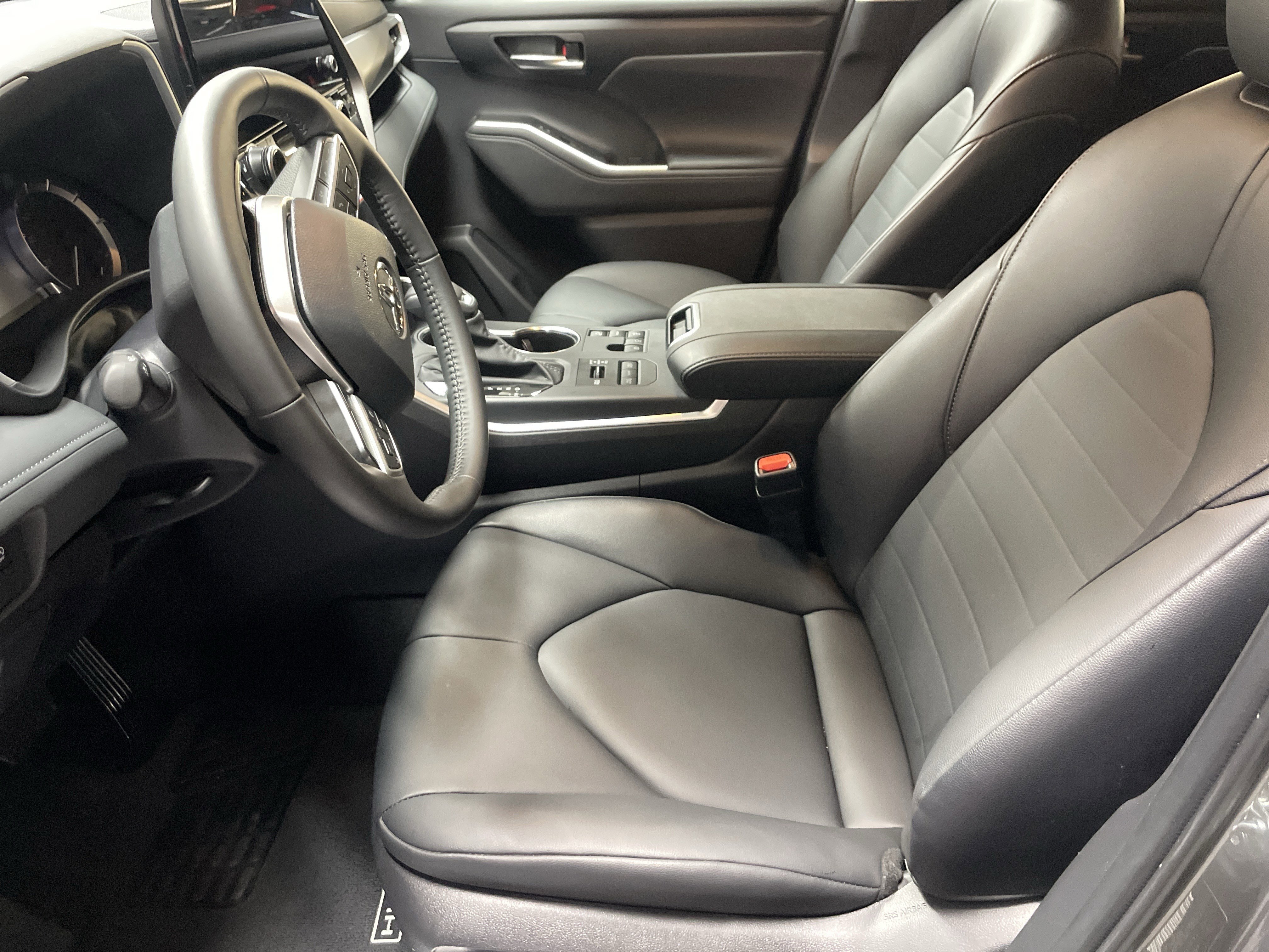 Used 2026 Toyota Highlander XLE image 16