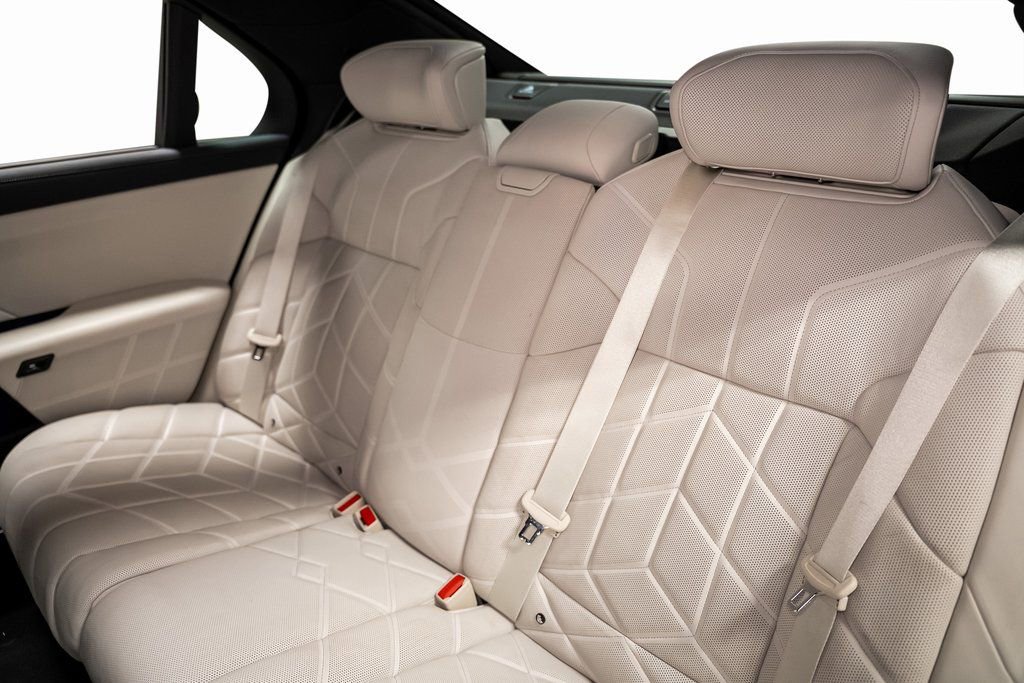 Used 2023 BMW 740i w/ Luxury Rear Seating Package image 36