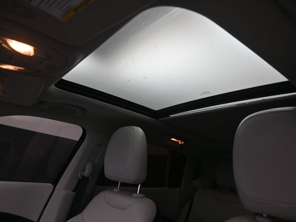 Used 2020 Jeep Compass Latitude image 2