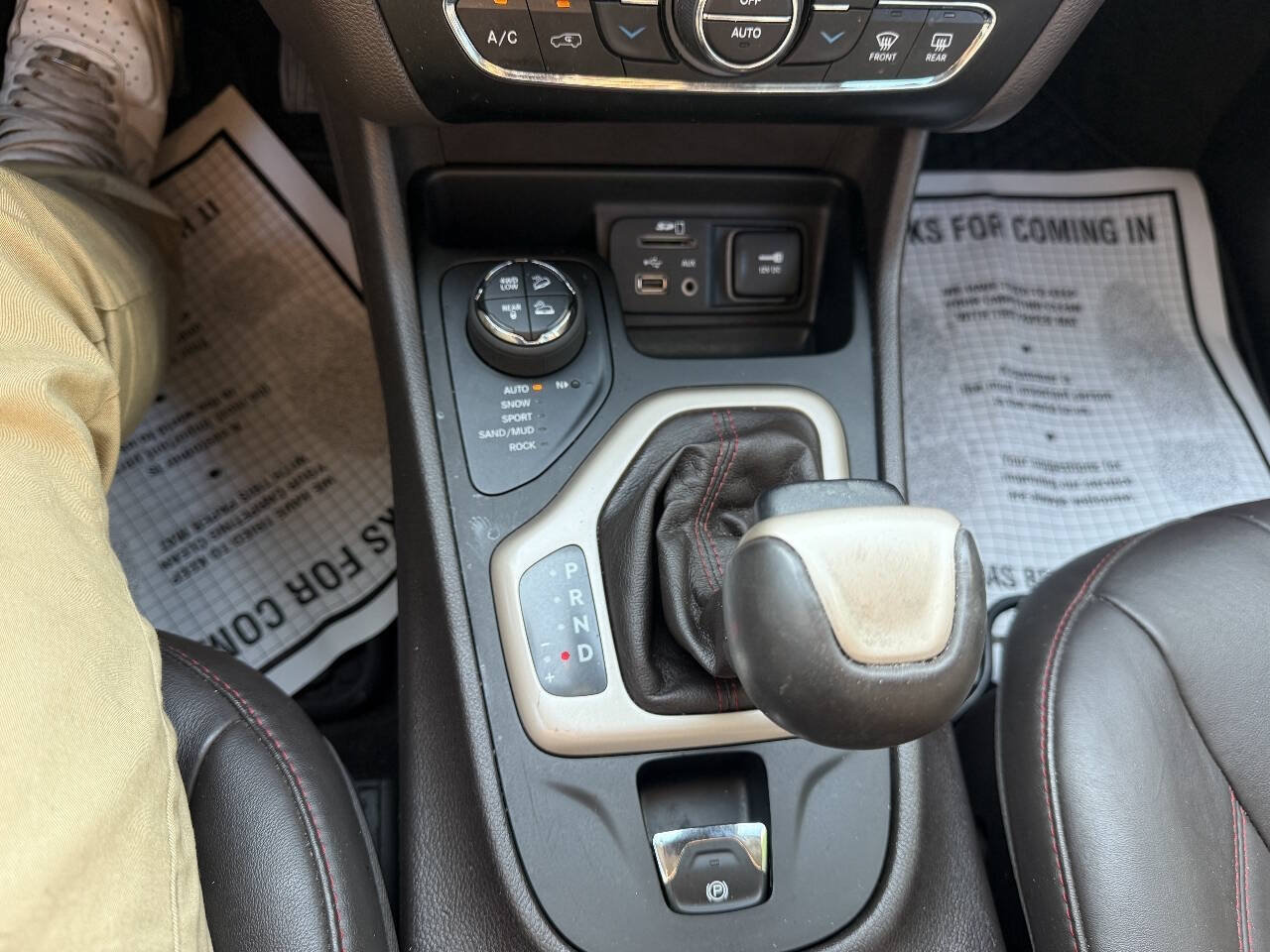 Used 2014 Jeep Cherokee Trailhawk w/ Comfort/Convenience Group AWD/4WD image 15
