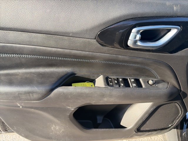 Used 2025 Jeep Compass Latitude w/ Altitude Special Edition image 17