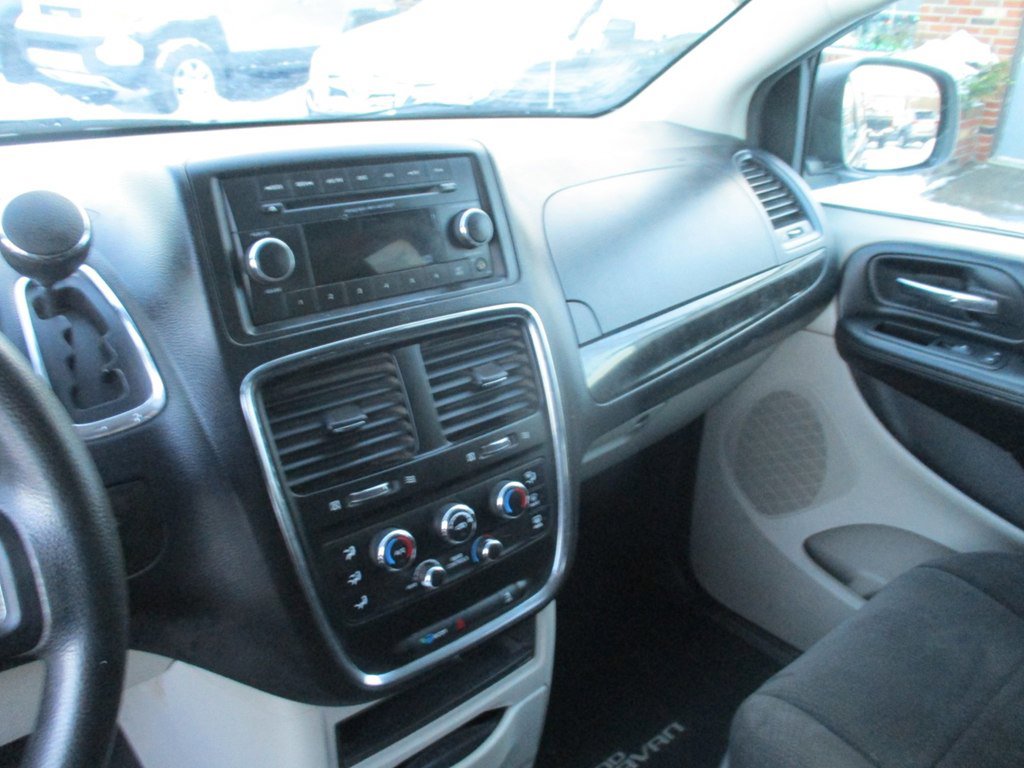 Used 2012 Dodge Grand Caravan SE FWD image 12