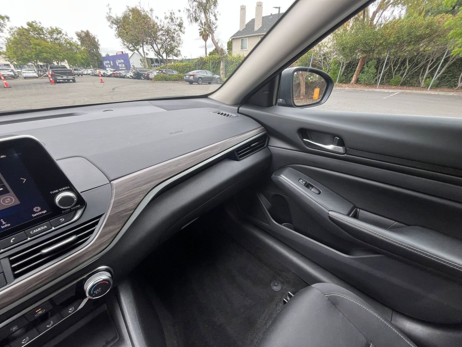Used 2025 Nissan Altima 2.5 SV FWD image 35