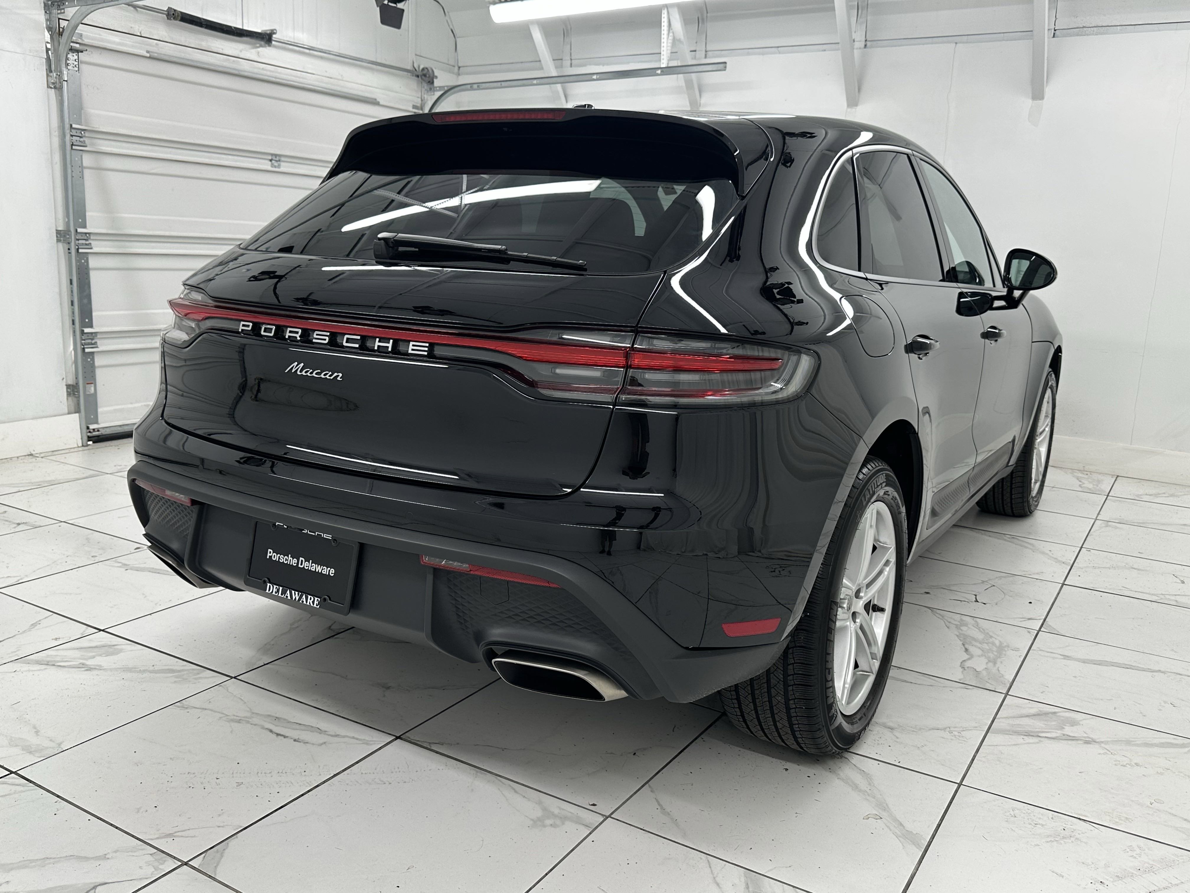 Certified 2025 Porsche Macan image 12