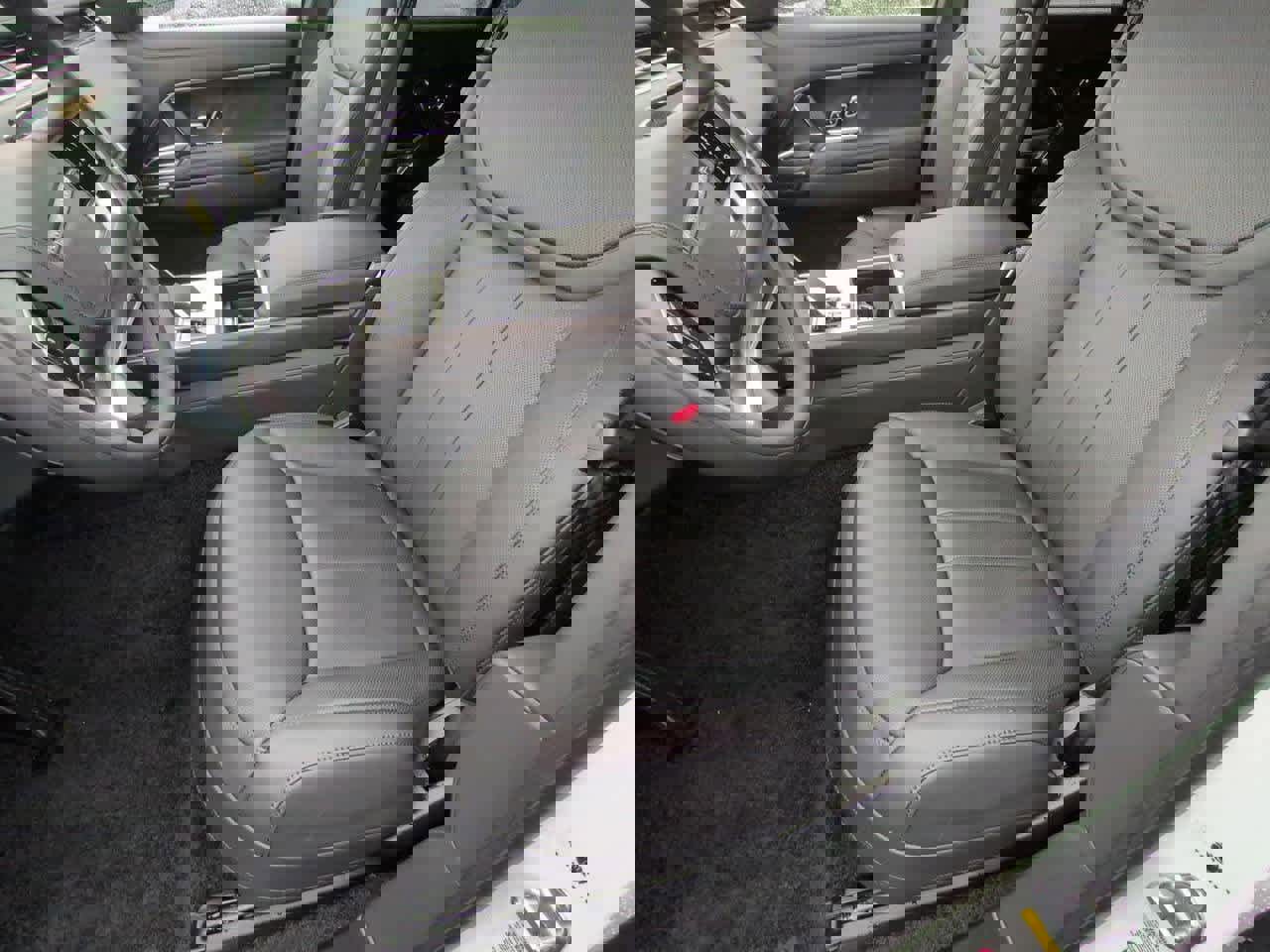 New 2026 Land Rover Range Rover Long Wheelbase SE image 16