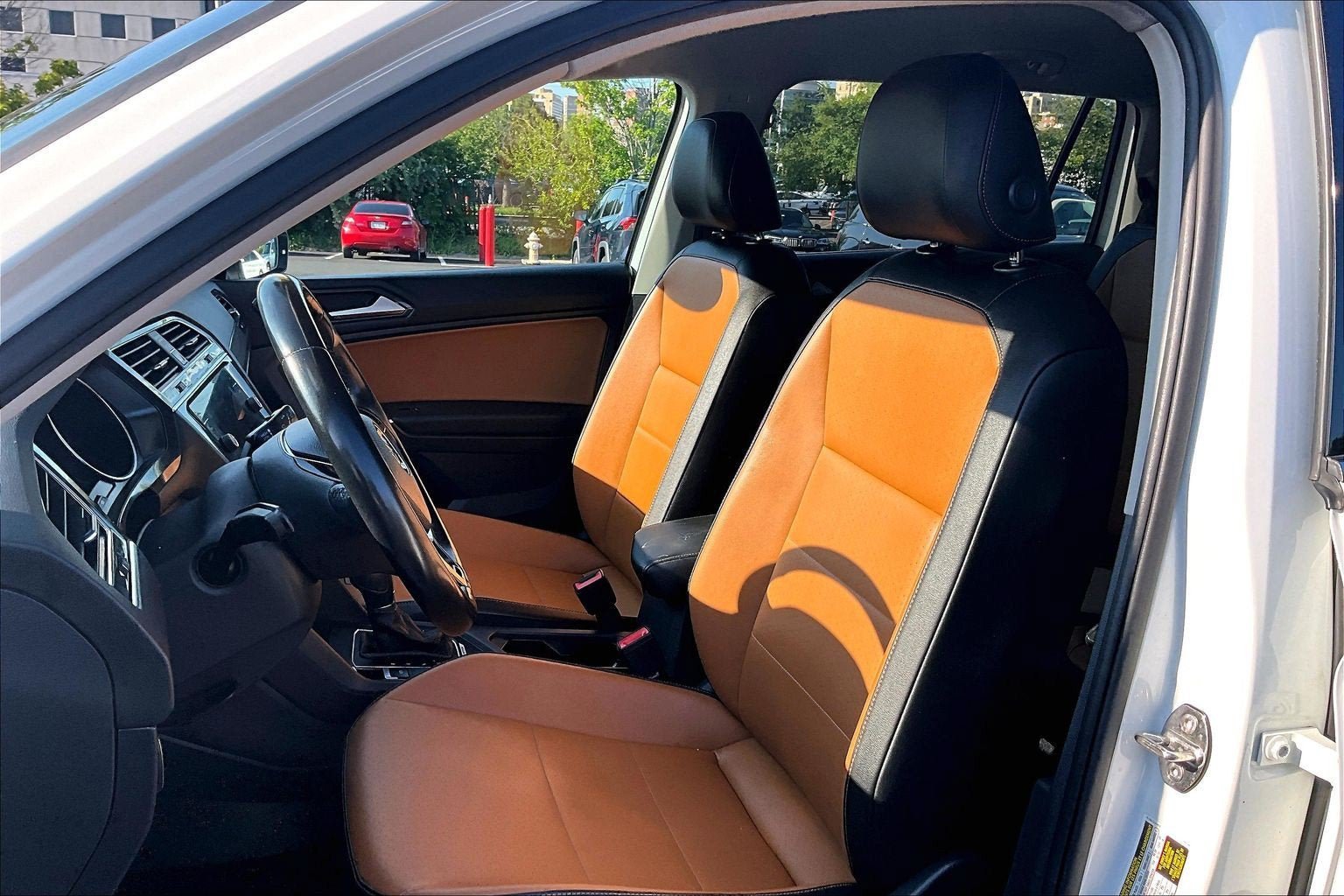 Used 2018 Volkswagen Tiguan SE w/ 3rd Row Seat Package AWD/4WD image 23