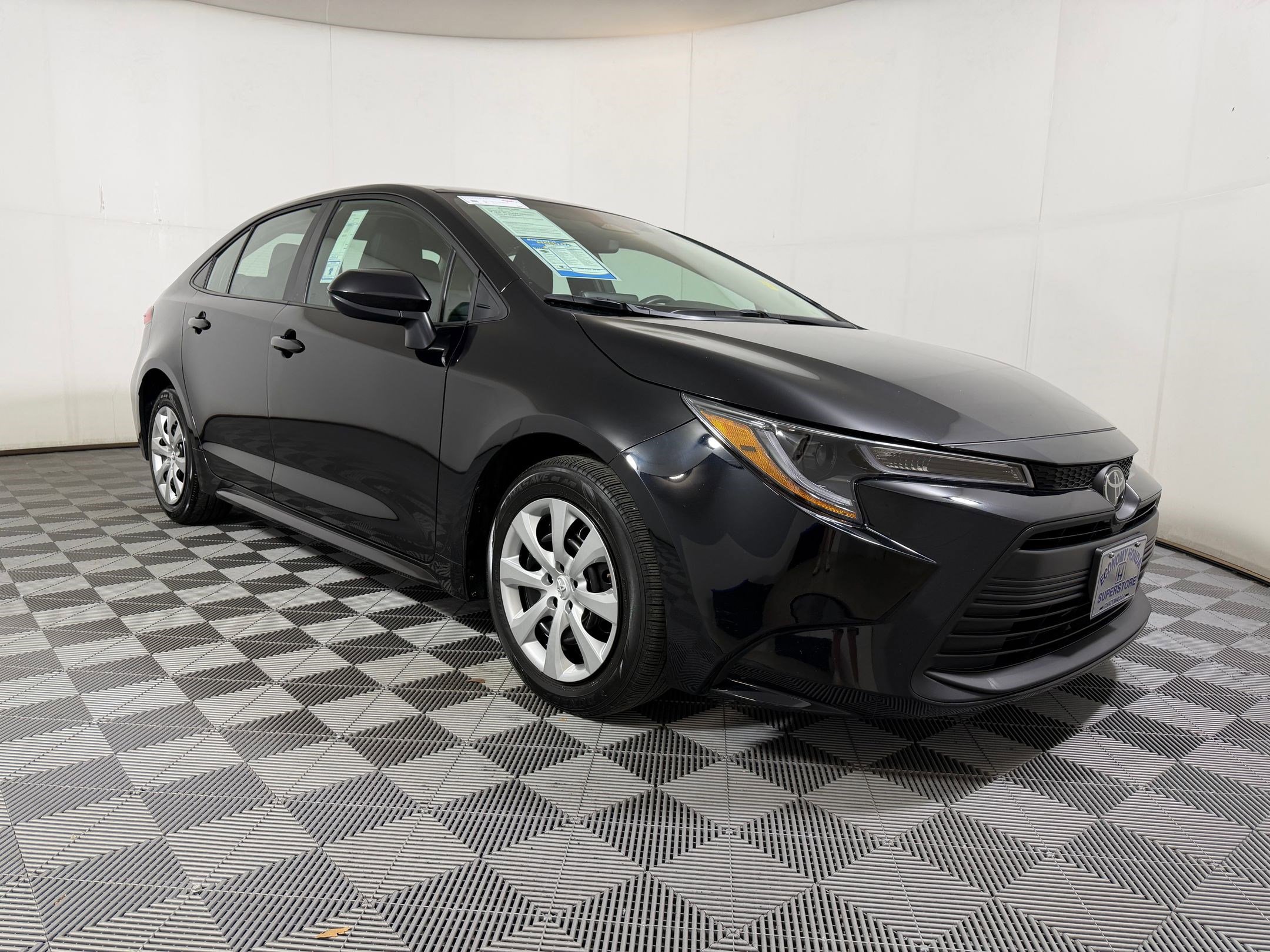 Used 2025 Toyota Corolla LE FWD image 6