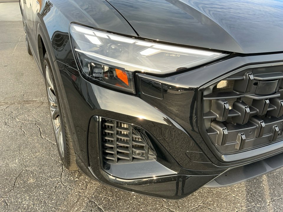 Used 2025 Audi Q8 Premium image 19