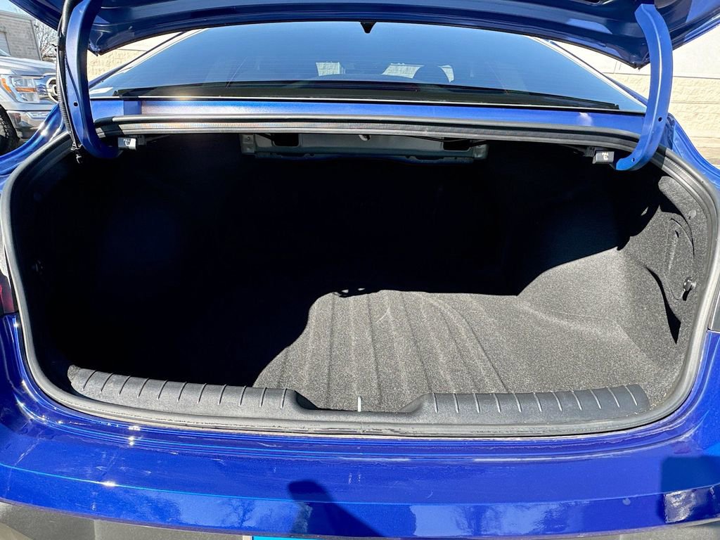 Used 2025 Hyundai Elantra Sport image 30