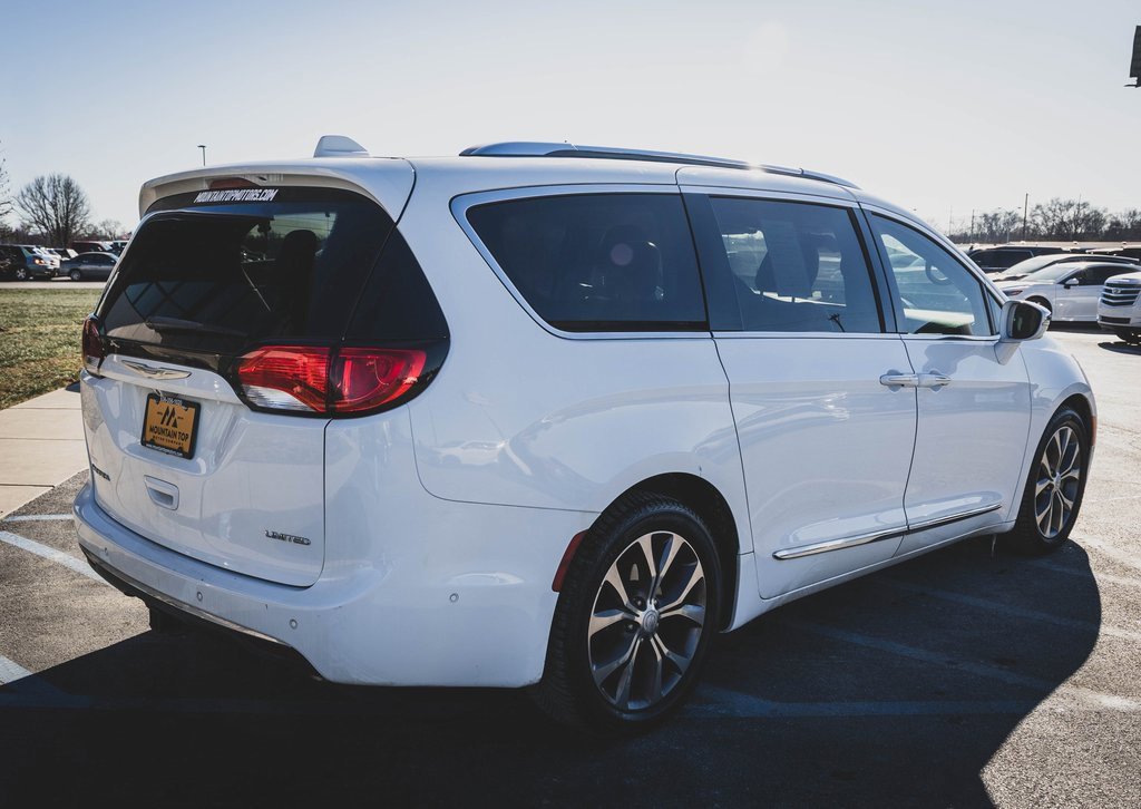 Used 2018 Chrysler Pacifica Limited w/ Tire & Wheel Group image 38