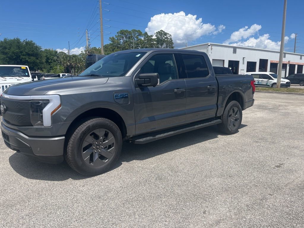 New 2025 Ford F150 Lightning Flash AWD/4WD image 1