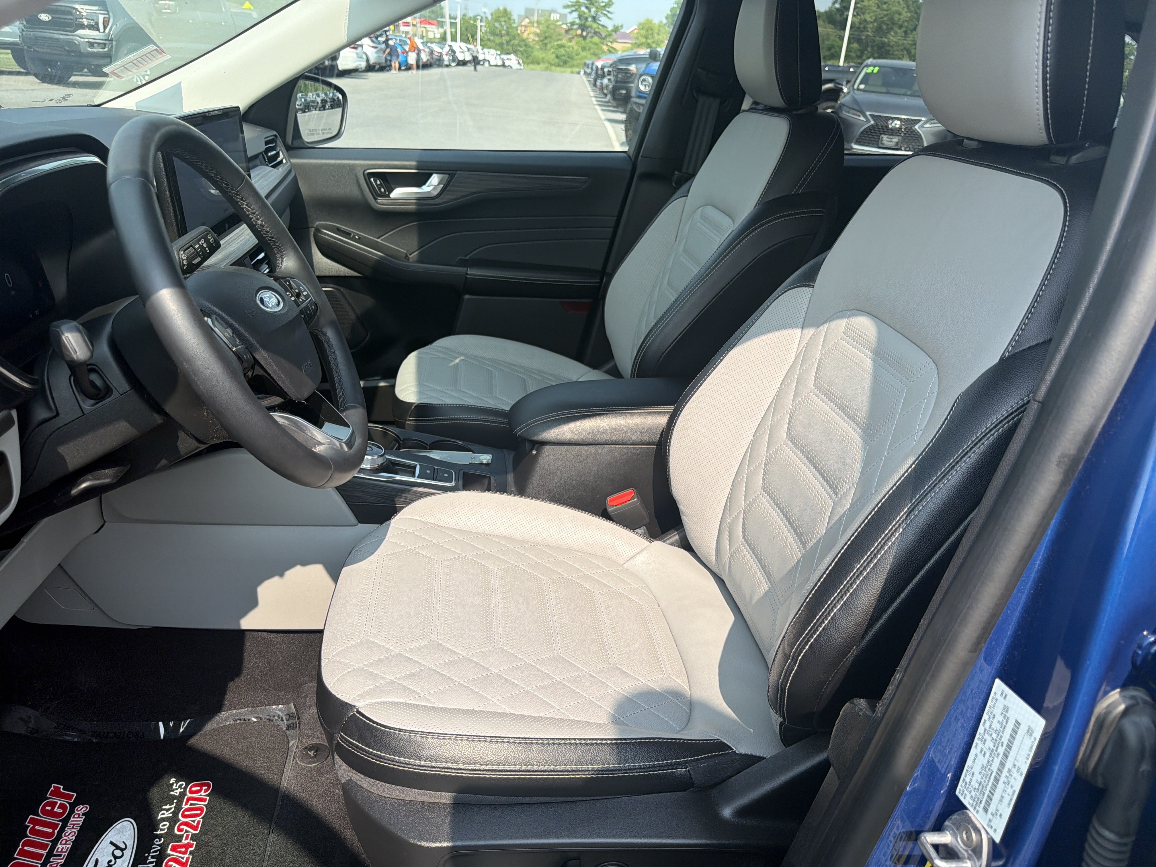Certified 2023 Ford Escape SE w/ PHEV Premium Package FWD image 12