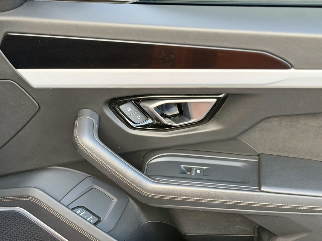 Used 2021 Lamborghini Urus image 38