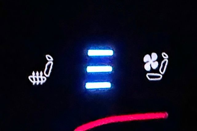 Used 2023 Jeep Grand Cherokee Limited w/ Luxury Tech Group II image 19