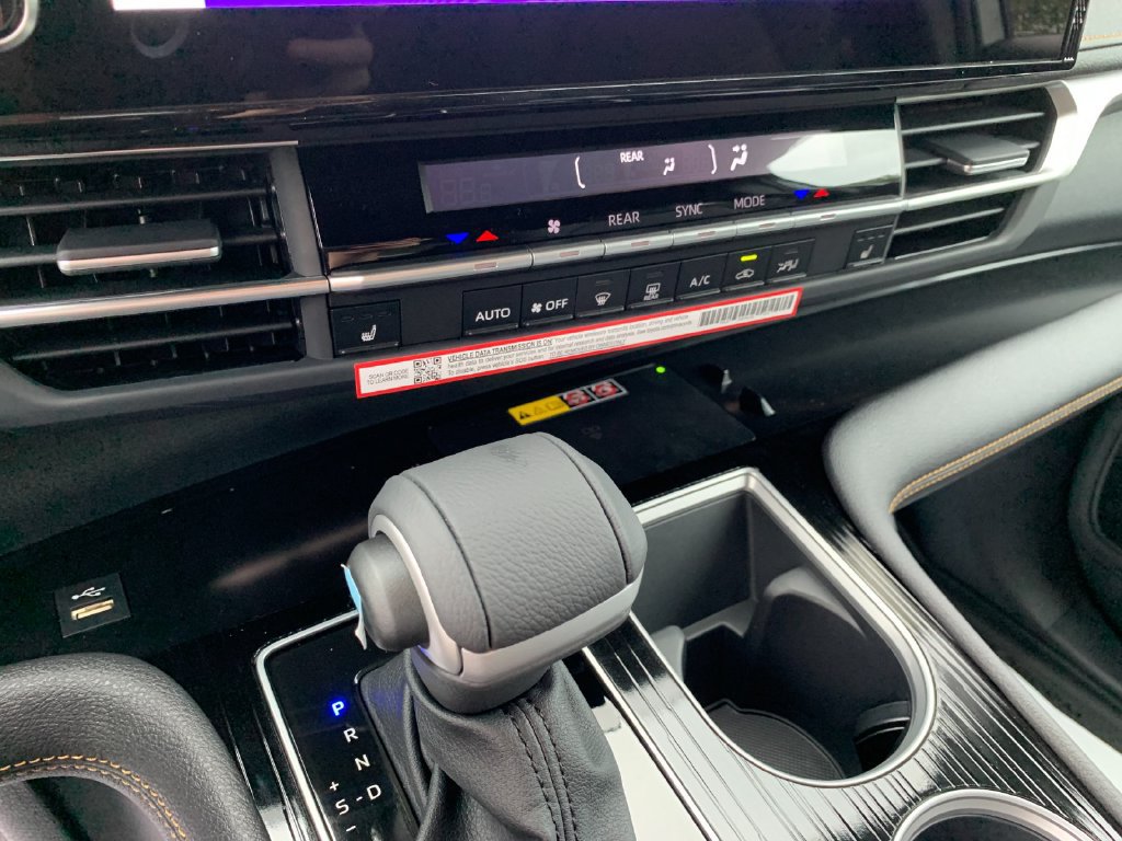 New 2026 Toyota Sienna XLE Woodland Edition AWD/4WD image 23
