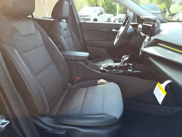 Used 2025 Chevrolet Trax LT w/ Driver Confidence Package FWD image 21