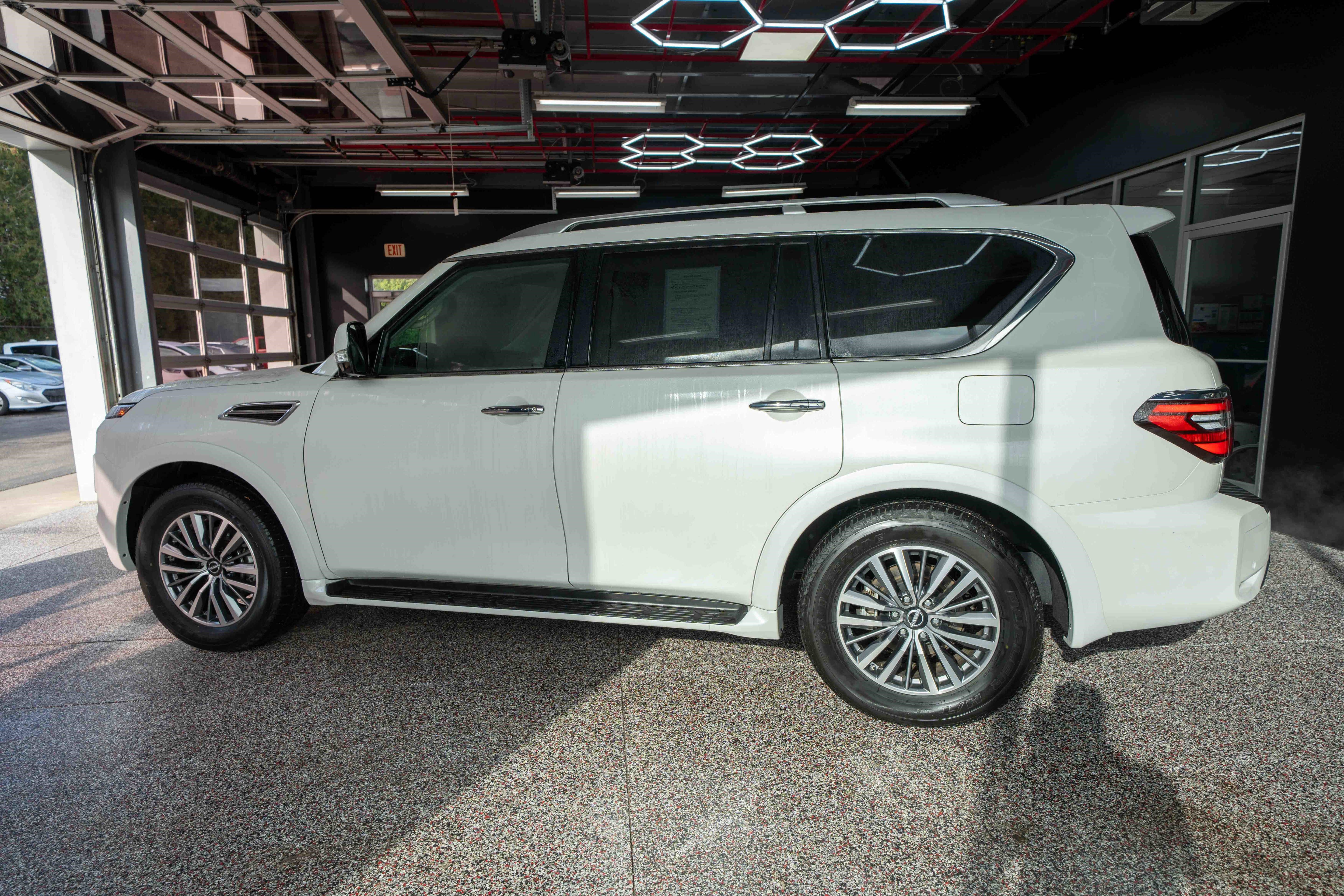 Used 2024 Nissan Armada SL w/ Captain's Chairs Package image 2
