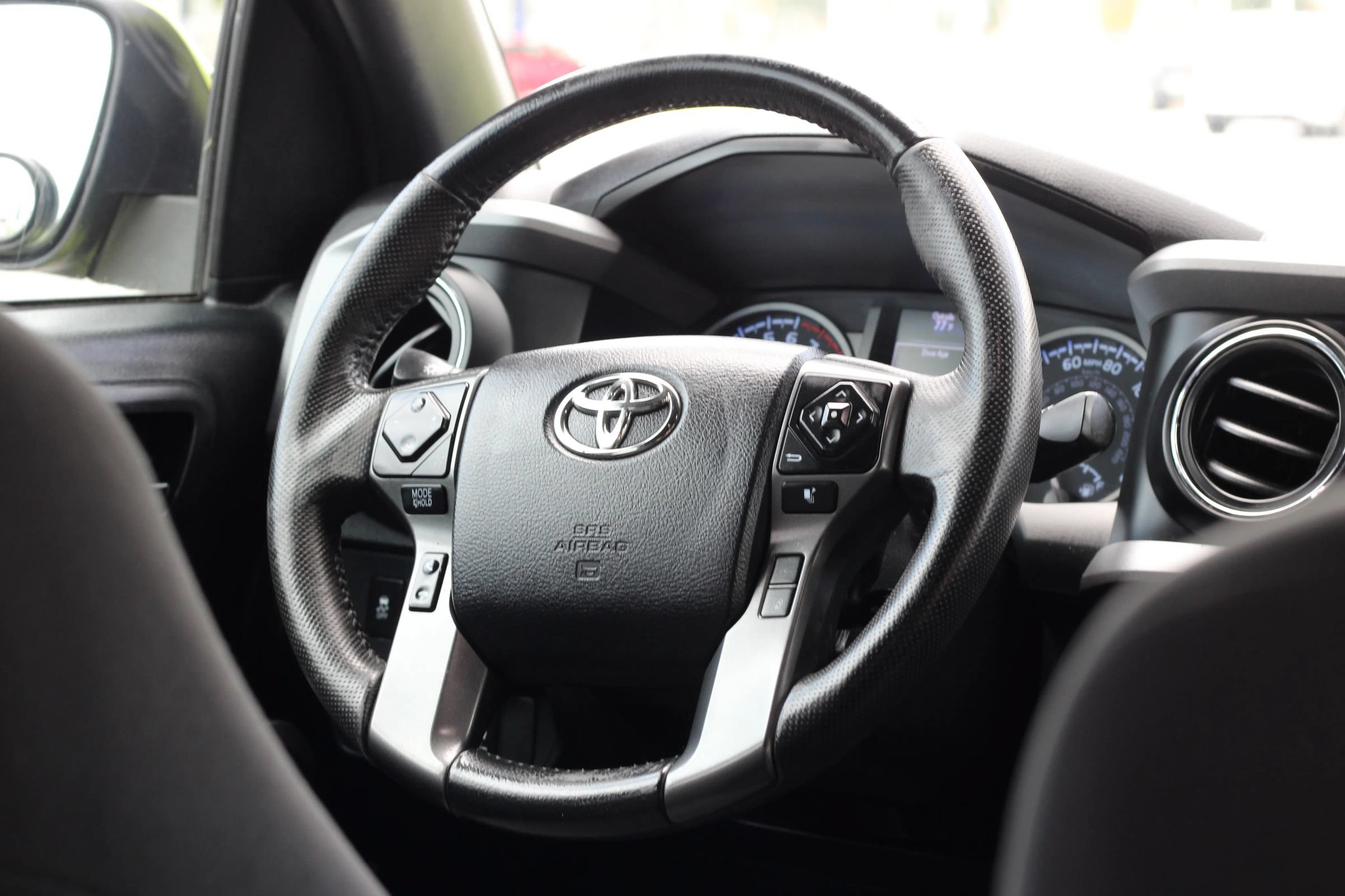 Used 2023 Toyota Tacoma TRD Off-Road w/ Technology Package AWD/4WD image 14