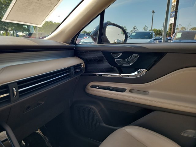 Used 2021 Lincoln Corsair AWD w/ Equipment Group 101A image 30