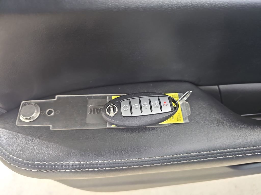 Used 2025 Nissan Altima 2.5 SV FWD image 40