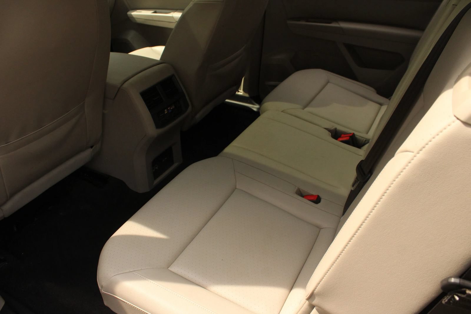 Used 2018 Volkswagen Atlas SEL FWD image 22